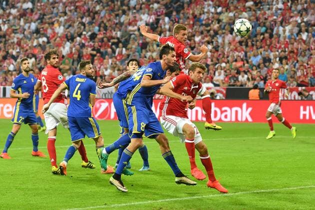 Tor zum 4-0 durch Joshua KIMMICH (Bayern Muenchen,hi,Mite), per Kopf,Kopfball,Aktion,Kopfballtor,vorne Thomas MUELLER (MÜLLER,Bayern Muenchen).. FC Bayern Muenchen-FK Rostow, Fussball Champions League Gruppenphase am 13.09.2016. A L L I A N Z A R E N A.