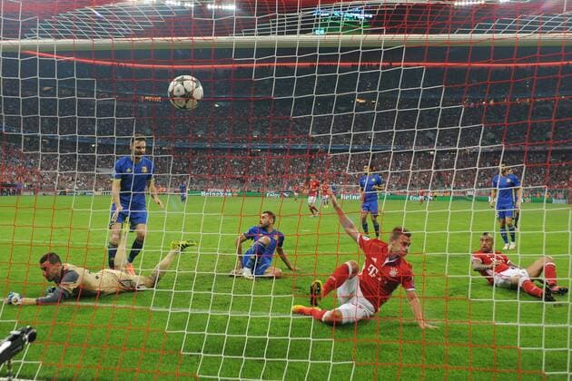Tor zum 3-0 durch Joshua KIMMICH (Bayern Muenchen),Aktion,Torschuss,Hintertorkamera,Hintertorperspektive gegen Torwart Soslan DZHANAEV (Rostow).Hintertorkamera,Hintertorperspektive. FC Bayern Muenchen-FK Rostow, Fussball Champions League Gruppenphase am 13.09.2016. A L L I A N Z A R E N A.