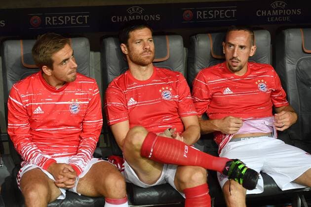 v.li:Philipp LAHM (Bayern Muenchen),Xabi ALONSO (Bayern Muenchen),Franck RIBERY (Bayern Muenchen),Reservebank,Ersatzbank,Ersatzspieler,Reservespieler,Bank,Ergaenzungsspieler. FC Bayern Muenchen-FK Rostow, Fussball Champions League Gruppenphase am 13.09.2016. A L L I A N Z A R E N A.