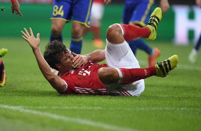 FUSSBALL CHAMPIONS LEAGUE SAISON 2016 2017 GRUPPENPHASE FC Bayern Muenchen - FK Rostow 13.09.2016 Mats Hummels (FC Bayern Muenchen) hat sich am Kopf verletzt 