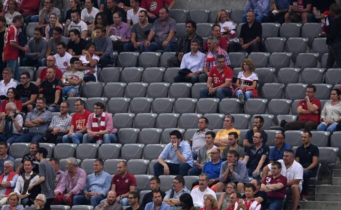 FUSSBALL CHAMPIONS LEAGUE SAISON 2016 2017 GRUPPENPHASE FC Bayern Muenchen - FK Rostow 13.09.2016 Ein paar Plaetze sind auf der Tribuene noch frei 