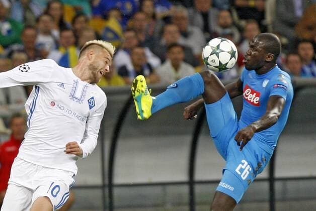 Fußball, CL, Dynamo Kiew - SSC Neapel September 13, 2016 - Kiev, Ukraine - Andriy Yarmolenko (L) of Dynamo in action against Kalidou Koulibaly (R) of Napoli,during the UEFA Champions League,group B, football match between Dynamo Kyiv and SSC Napoli,at the Olimpiyskiy stadium,in Kiev, Ukraine, 13 September,2016. FC Dynamo Kyiv v SSC Napoli - UEFA Champions League - ZUMAn230