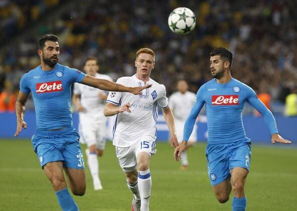 Fußball, CL, Dynamo Kiew - SSC Neapel September 13, 2016 - Kiev, Ukraine - Viktor Tsygankov (C) of Dynamo in action against Raul Albiol (L) and Elseid Hysaj (R) of Napoli,during the UEFA Champions League,group B, football match between Dynamo Kyiv and SSC Napoli,at the Olimpiyskiy stadium,in Kiev, Ukraine, 13 September,2016. FC Dynamo Kyiv v SSC Napoli - UEFA Champions League - ZUMAn230