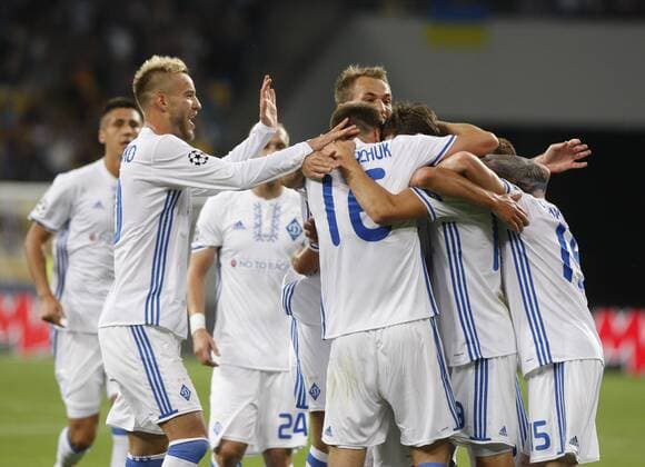 Fußball, CL, Dynamo Kiew - SSC Neapel September 13, 2016 - Kiev, Ukraine - Dynamo players celebrate a goal during the UEFA Champions League,group B, football match between Dynamo Kyiv and SSC Napoli,at the Olimpiyskiy stadium,in Kiev, Ukraine, 13 September,2016. FC Dynamo Kyiv v SSC Napoli - UEFA Champions League - ZUMAn230