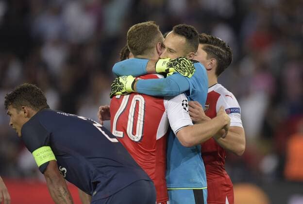 Fußball, CL, Paris St. Germain - FC Arsenal Shkodran Mustafi ( Arsenal ) - David Ospina ( Arsenal ) - Fussball, Champions League, Paris Saint Germain PSG vs. Arsenal FC - 13 09 2016 FedericoPestellini Panoramic 