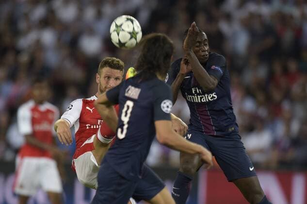 Fußball, CL, Paris St. Germain - FC Arsenal Shkodran Mustafi ( Arsenal ) - Blaise Matuidi ( PSG ) - Fussball, Champions League, Paris Saint Germain PSG vs. Arsenal FC - 13 09 2016 FedericoPestellini Panoramic 