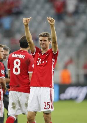Thomas MUELLER, MÜLLER, FCB 25 am Geburtstag Jubel zu Fans FC BAYERN MUENCHEN - FK ROSTOW 5-0 Gruppnphase, Fussball UEFA Champions League, Muenchen, 13.09.2016 CL Saison 2016 2017