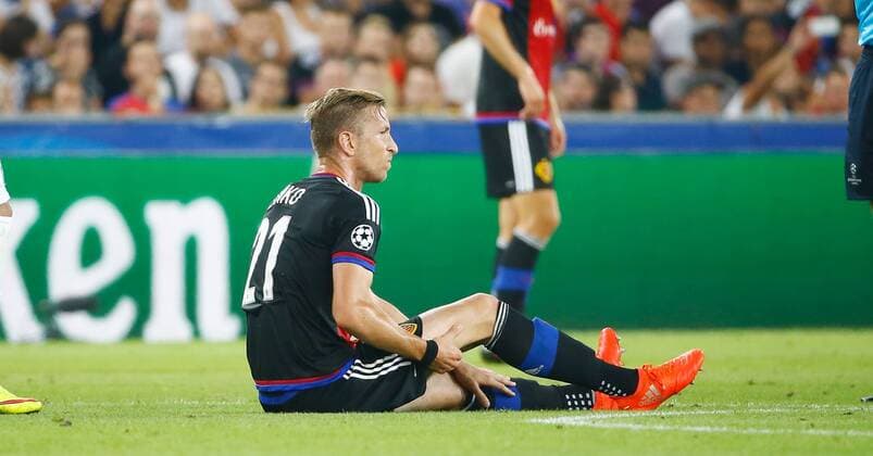 13.09.2016 St Jakob Park Basel , SCHWEIZ , Saison 2016 2017 Herren Fussball Champions League FC Basel - Ludogorets Razgrad Marc Janko (FC Basel) verletzt am Boden 