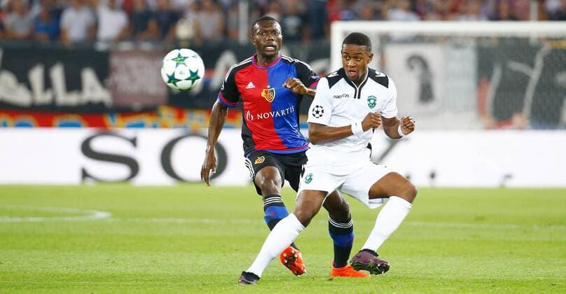 13.09.2016 St Jakob Park Basel , SCHWEIZ , Saison 2016 2017 Herren Fussball Champions League FC Basel - Ludogorets Adama Traore (li,FC Basel) gegen Virgil Misidjan (Razgrad) 