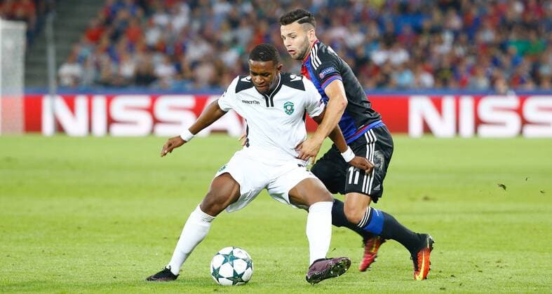 13.09.2016 St Jakob Park Basel , SCHWEIZ , Saison 2016 2017 Herren Fussball Champions League FC Basel - Ludogorets Razgrad Virgil Misidjan (li,Razgrad) geegn Renato Steffen (FC Basel) 