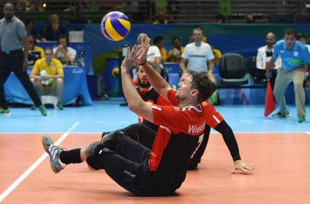 Rio de Janeiro , Paralympics , Sitzvolleyball , Deutschland vs. Brasilien , Heiko Wiesenthal ( GER )