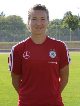 13.09.2016 xcex Deutschland, Frankfurt, Fussball, Frauenfussball Fototermin und Training bei den DFB-Frauen mit Steffi Jones als neue Bundestrainerin der Frauenfußball-Nationalmannschaft Josephine Henning