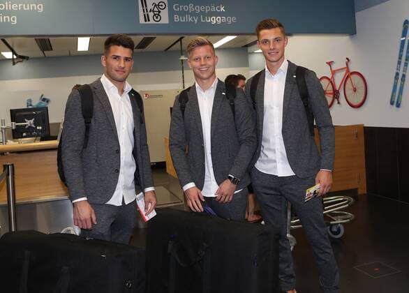 SOCCER - EL, Giurgiu vs A.Wien, preview VIENNA,AUSTRIA,14.SEP.16 - SOCCER - UEFA Europa League, Astra Giurgiu vs FK Austria Wien, preview, departure from Vienna Airport. Image shows Osman Hadzikic, Patrick Pentz and Tino Casali (A.Wien). GEPAxpictures xChristianxOrt