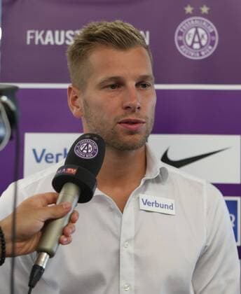 SOCCER - EL, Giurgiu vs A.Wien, preview VIENNA,AUSTRIA,14.SEP.16 - SOCCER - UEFA Europa League, Astra Giurgiu vs FK Austria Wien, preview, departure from Vienna Airport. Image shows Alexander Gruenwald (A.Wien). GEPAxpictures xChristianxOrt