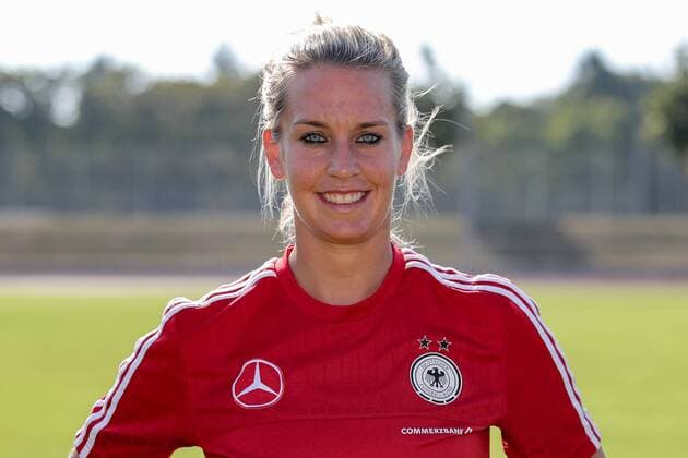 Lena Goeßling (DFB, 8), Porträt, Portrait, Fussball, Frauen, Porträtfotos und Teamfoto der DFB-Frauen, xozx