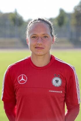 Babett Peter (DFB, 14), Porträt, Portrait, Fussball, Frauen, Porträtfotos und Teamfoto der DFB-Frauen, xozx