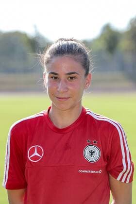 Hasret Kayikci (DFB, 13), Porträt, Portrait, Neuling, Debüt, Debütantin, neue Nationalspielerin, Fussball, Frauen, Porträtfotos und Teamfoto der DFB-Frauen, xozx