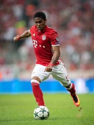 13. September 2016: Muenchen, Allianz Arena: Fussball UEFA Champions League: FC Bayern Muenchen - FK Rostow: Muenchens Douglas Costa de Souza am Ball.