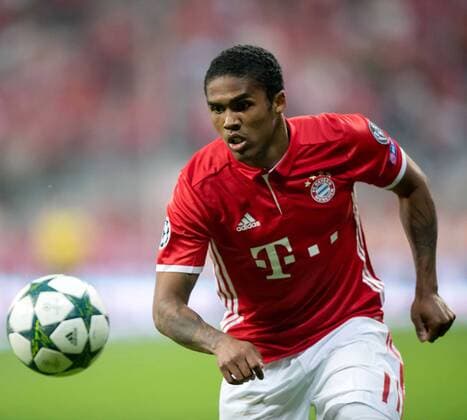 13. September 2016: Muenchen, Allianz Arena: Fussball UEFA Champions League: FC Bayern Muenchen - FK Rostow: Muenchens Douglas Costa de Souza am Ball.