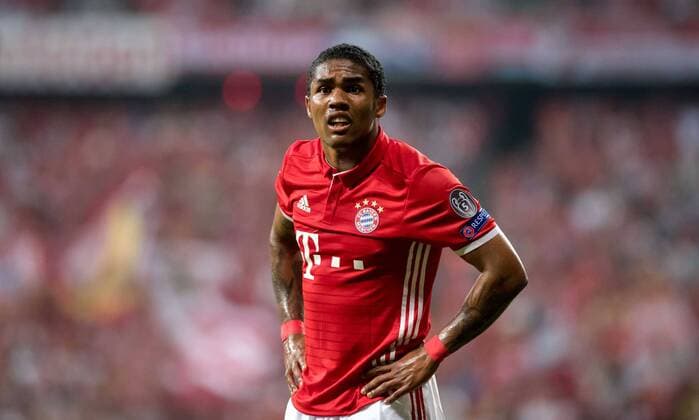 13. September 2016: Muenchen, Allianz Arena: Fussball UEFA Champions League: FC Bayern Muenchen - FK Rostow: Muenchens Douglas Costa de Souza nachdenklich.