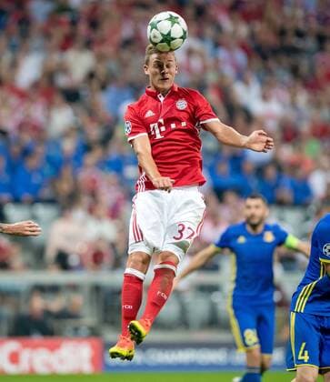 13. September 2016: Muenchen, Allianz Arena: Fussball UEFA Champions League: FC Bayern Muenchen - FK Rostow: Muenchens Joshua Kimmich trifft per Kopf zum 4:0.