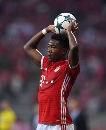 FUSSBALL CHAMPIONS LEAGUE SAISON 2016 2017 GRUPPENPHASE FC Bayern Muenchen - FK Rostow 13.09.2016 David Alaba (FC Bayern Muenchen) beim Einwurf 