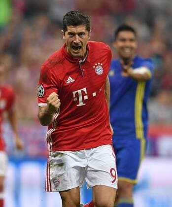 FUSSBALL CHAMPIONS LEAGUE SAISON 2016 2017 GRUPPENPHASE FC Bayern Muenchen - FK Rostow 13.09.2016 Robert Lewandowski (FC Bayern Muenchen) bejubelt seinen Treffer zum 1:0 