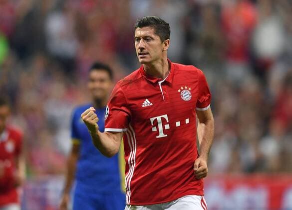 FUSSBALL CHAMPIONS LEAGUE SAISON 2016 2017 GRUPPENPHASE FC Bayern Muenchen - FK Rostow 13.09.2016 Robert Lewandowski (FC Bayern Muenchen) bejubelt seinen Treffer zum 1:0 