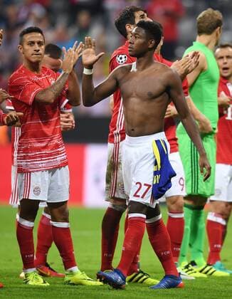 FUSSBALL CHAMPIONS LEAGUE SAISON 2016 2017 GRUPPENPHASE FC Bayern Muenchen - FK Rostow 13.09.2016 Schlussjubel FC Bayern; David Alaba (re) und Thiago Alcantara (li) 
