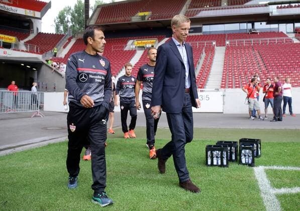 Fußball VfB Stuttgart Saison Opening , von links: Jos Luhukay Jan Schindelmeiser