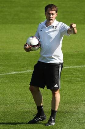 Anderlecht s head coach Rene Weiler gestures during a training session of Belgian first league soccer team RSC Anderlecht, Wednesday 14 September 2016. Tomorrow Anderlecht is playing the first game of the group stage of the Europa League competition against Azerbaidjan club FK Gabala, in the group C. VIRGINIExLEFOUR  x04931248x