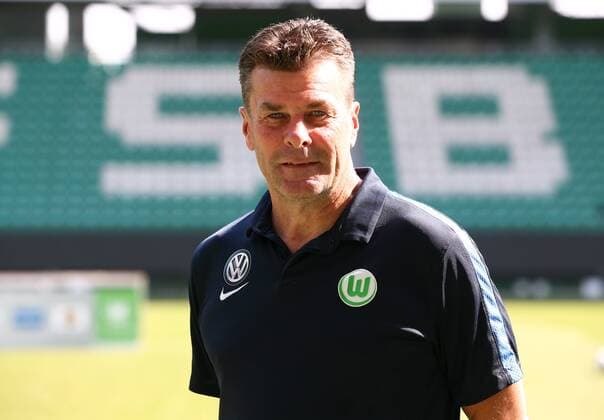 Dieter Hecking Cheftrainer Einzelbild Querformat Fußball Fussball GER 1.BL Porträttermin 2016 2017 VfL Wolfsburg 14.09.2016