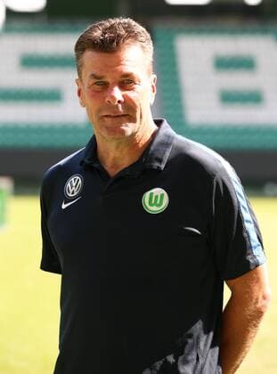 Dieter Hecking Cheftrainer Einzelbild Hochformat Fußball Fussball GER 1.BL Porträttermin 2016 2017 VfL Wolfsburg 14.09.2016