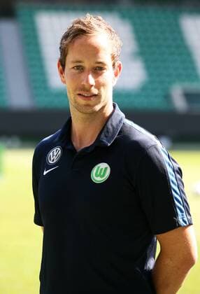 Elk Joern Jörn Teammanager Einzelbild Hochformat Fußball Fussball GER 1.BL Porträttermin 2016 2017 VfL Wolfsburg 14.09.2016