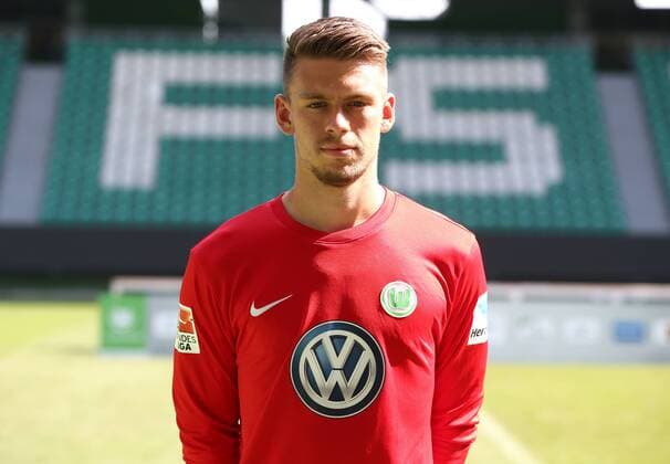 Phillip Menzel (36) Torwart Einzelbild Querformat Fußball Fussball GER 1.BL Porträttermin 2016 2017 VfL Wolfsburg 14.09.2016