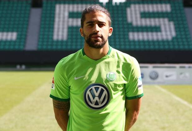 Ricardo Rodriguez (34) Einzelbild Querformat Fußball Fussball GER 1.BL Porträttermin 2016 2017 VfL Wolfsburg 14.09.2016