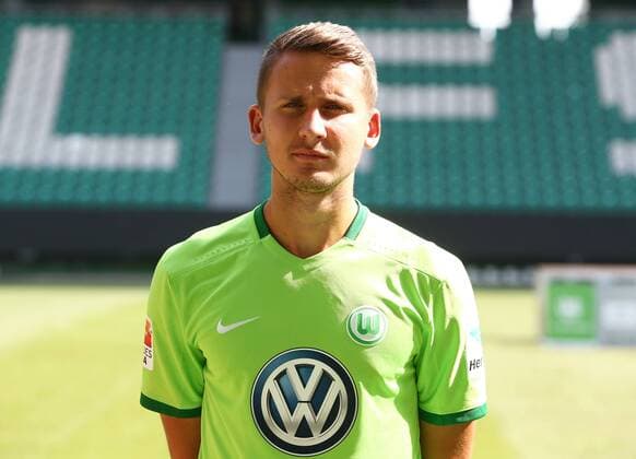 Paul Seguin (30) Einzelbild Querformat Fußball Fussball GER 1.BL Porträttermin 2016 2017 VfL Wolfsburg 14.09.2016