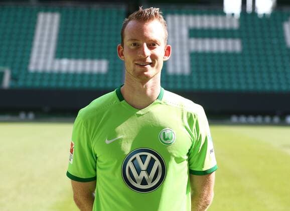 Maximilian Arnold (27) Einzelbild Querformat Fußball Fussball GER 1.BL Porträttermin 2016 2017 VfL Wolfsburg 14.09.2016