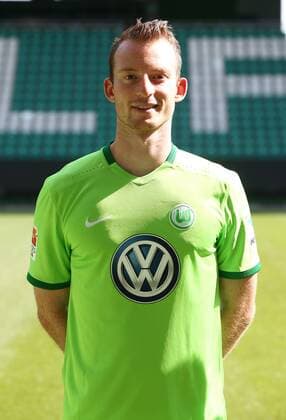 Maximilian Arnold (27) Einzelbild Hochformat Fußball Fussball GER 1.BL Porträttermin 2016 2017 VfL Wolfsburg 14.09.2016