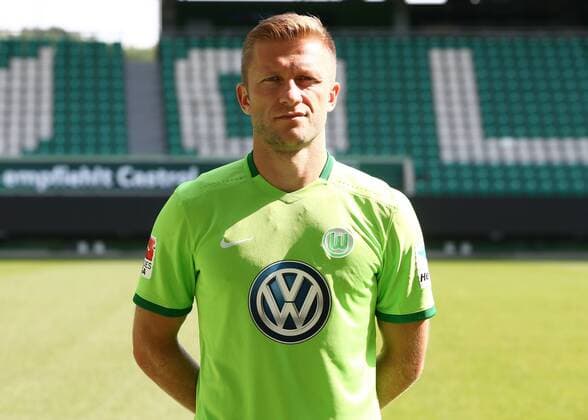 Jakub Blaszczykowski (14) Einzelbild Querformat Fußball Fussball GER 1.BL Porträttermin 2016 2017 VfL Wolfsburg 14.09.2016