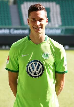 Julian Draxler (10) Einzelbild Hochformat Fußball Fussball GER 1.BL Porträttermin 2016 2017 VfL Wolfsburg 14.09.2016