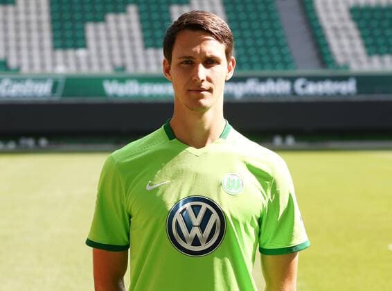 Philipp Wollscheid (2) Einzelbild Querformat Fußball Fussball GER 1.BL Porträttermin 2016 2017 VfL Wolfsburg 14.09.2016