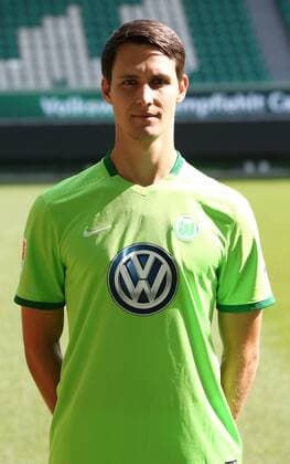 Philipp Wollscheid (2) Einzelbild Hochformat Fußball Fussball GER 1.BL Porträttermin 2016 2017 VfL Wolfsburg 14.09.2016