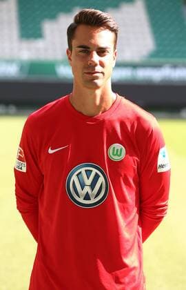 Diego Benaglio(1) Torwart Einzelbild Hochformat Fußball Fussball GER 1.BL Porträttermin 2016 2017 VfL Wolfsburg 14.09.2016