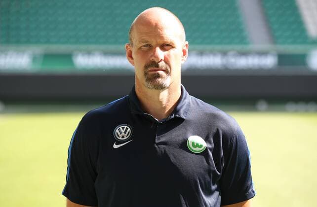 Andreas Hilfiker Torwarttrainer Einzelbild Querformat Fußball Fussball GER 1.BL Porträttermin 2016 2017 VfL Wolfsburg 14.09.2016