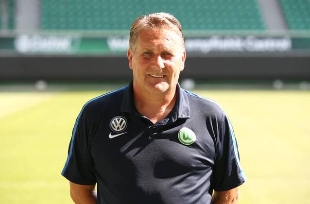 Ton Lokhoff Assistenztrainer Einzelbild Querformat Fußball Fussball GER 1.BL Porträttermin 2016 2017 VfL Wolfsburg 14.09.2016