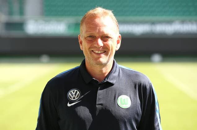 Dirk Bremser Assistenztrainer Einzelbild Querformat Fußball Fussball GER 1.BL Porträttermin 2016 2017 VfL Wolfsburg 14.09.2016