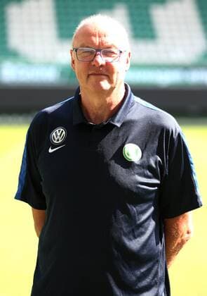 Heribert Ruettger Rüttger Zeugwart Einzelbild Hochformat Fußball Fussball GER 1.BL Porträttermin 2016 2017 VfL Wolfsburg 14.09.2016