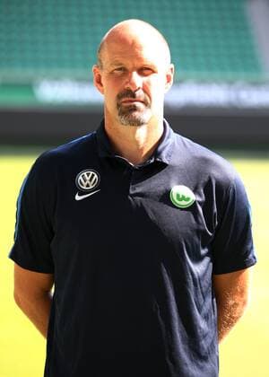 Andreas Hilfiker Torwarttrainer Einzelbild Hochformat Fußball Fussball GER 1.BL Porträttermin 2016 2017 VfL Wolfsburg 14.09.2016