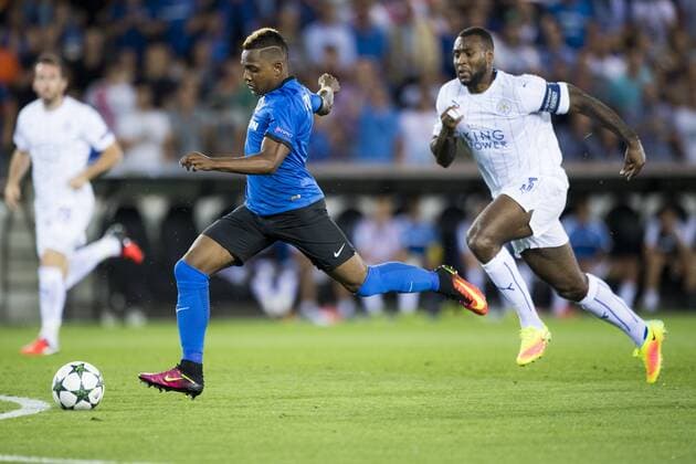 Club s Jose Izquierdo (C) pictured in action, with Leicester s Wes Morgan (R) following during a game of the first day of the group stage of the UEFA Champions League competition between Belgian first division soccer team Club Brugge KV and English club Leicester City F.C. in the group G in Brugge, Wednesday 14 September 2016. JASPERxJACOBS  x04931700x